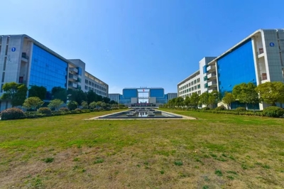 襄阳汽车职业技术学院 培育汽车行业精英的摇篮